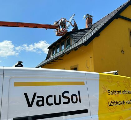 Vakuové trubicové kolektory VacuSol během realizace na sedlové střeše | Solární kolektory VacuSol