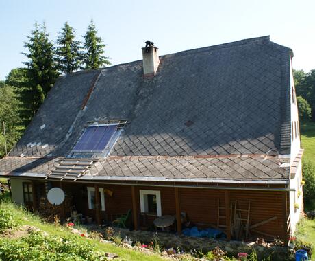 Reference Systém tří kolektorů na solární ohřev vody na chatě 